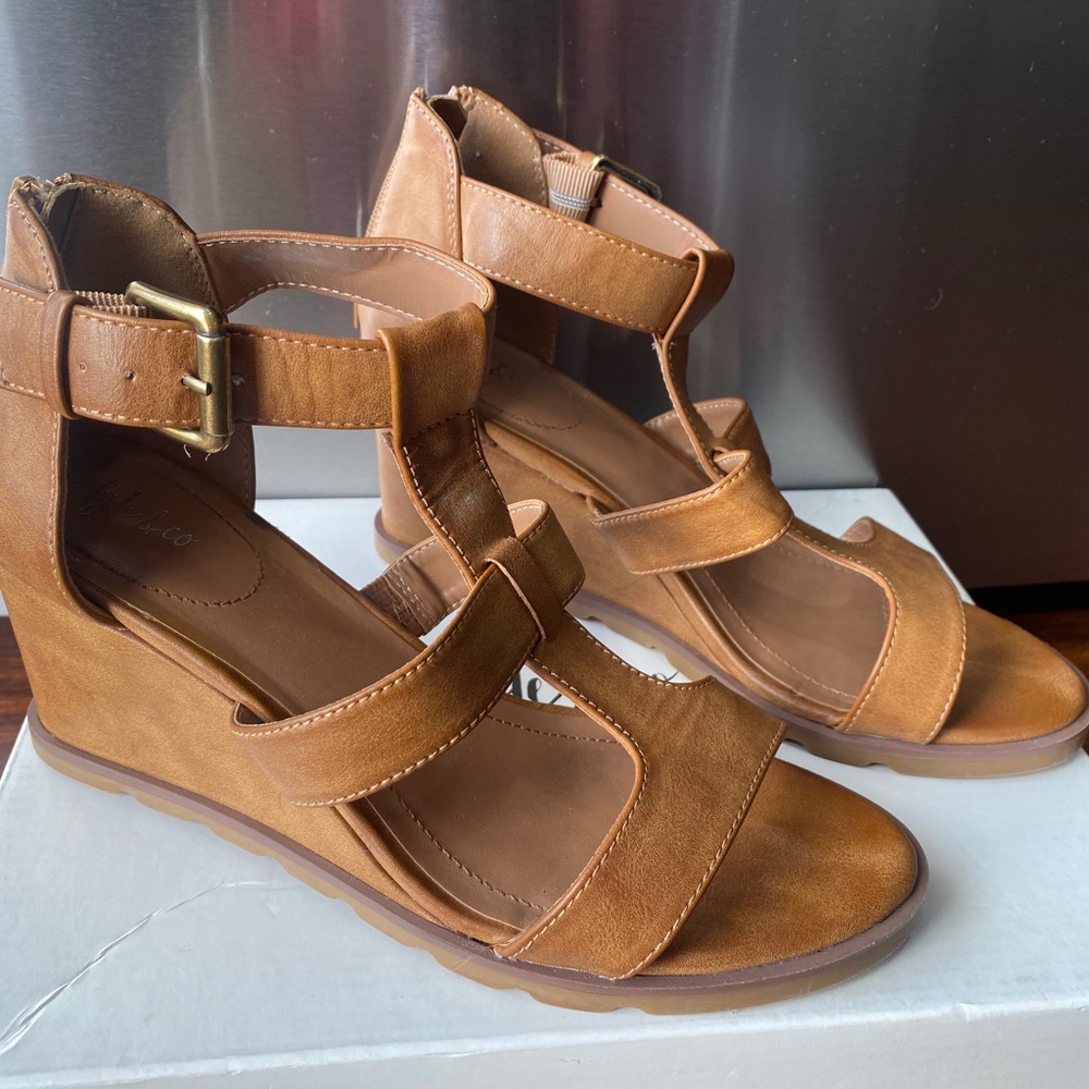 Perfect wedges for spring and summer! Gently worn tan wedges from Style and Co.